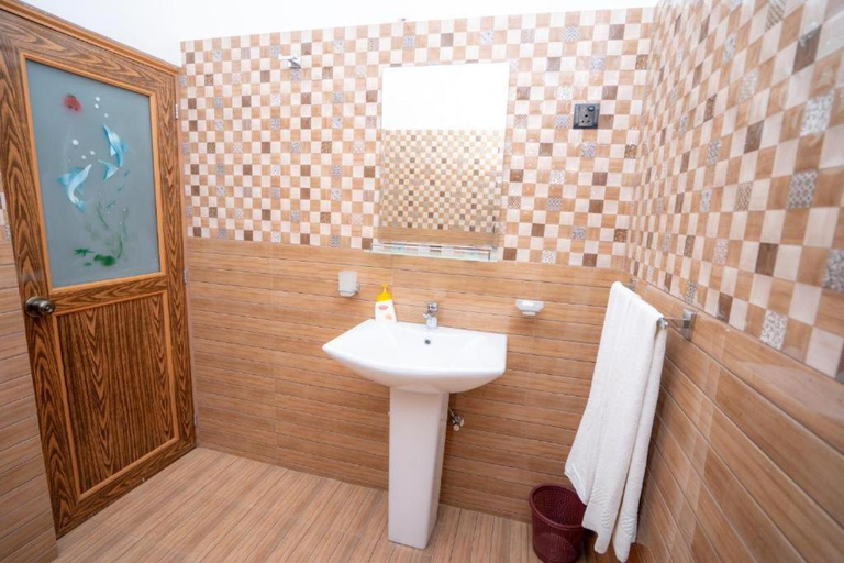 Bathroom 3, Kandy Grand Hill, K.F.G. & G. Korale