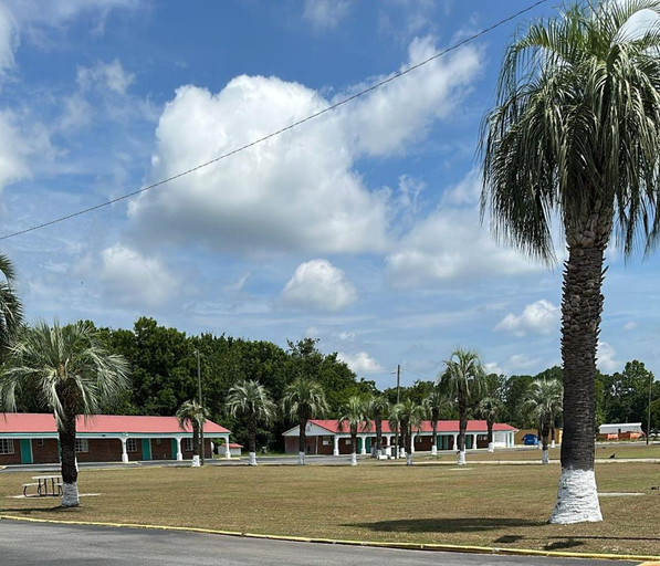 Others 3, Motel Jesup, Wayne