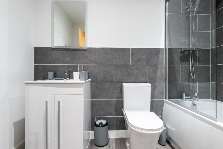 Bathroom 2, Middleton Chambers by Guestz, Kingston upon Hull