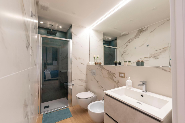 Bathroom 3, Colosseo Romantic Suite, Rome