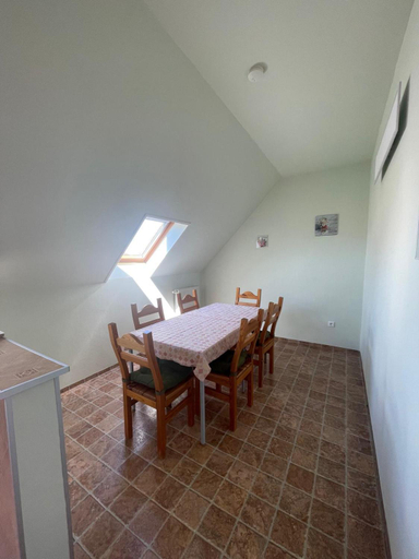 Others 2, Haus Elfriede, Csepreg