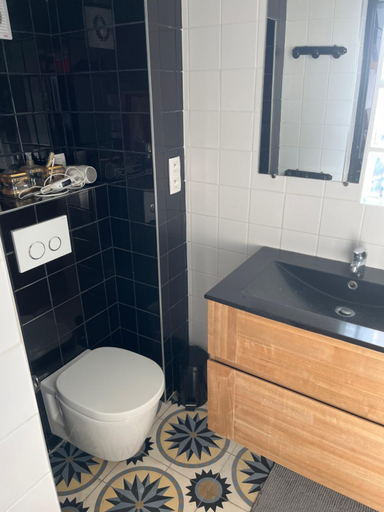 Bathroom 3, La maison sur la falaise, Loire-Atlantique