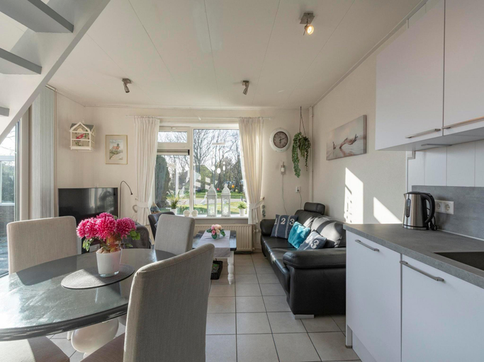 Others 5, Holiday Home Groote Keeten near Beach, Zijpe