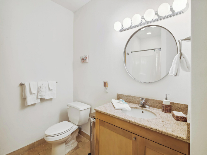 Bathroom 1, Ocean Grove 704-Ocean View by Ryson Vacation Rentals, Galveston