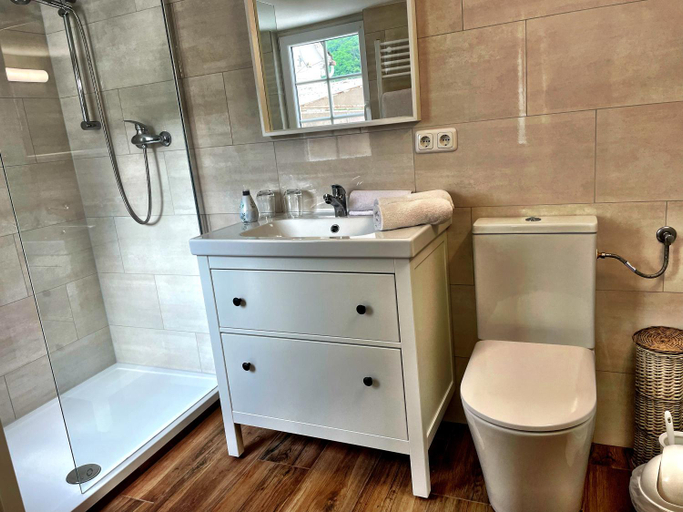 Bathroom 2, Rheinpromenade, Rhein-Lahn-Kreis