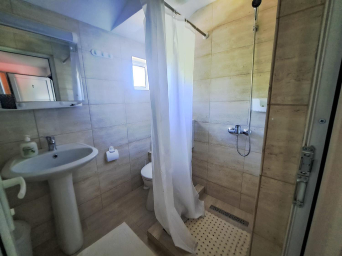 Others 5, Casa Livia, Limanu