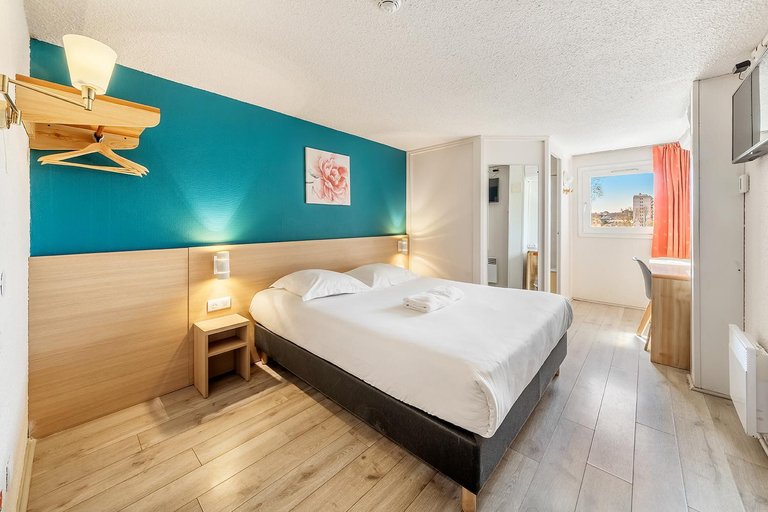 Bedroom, Comfort Hotel Montlucon, Allier