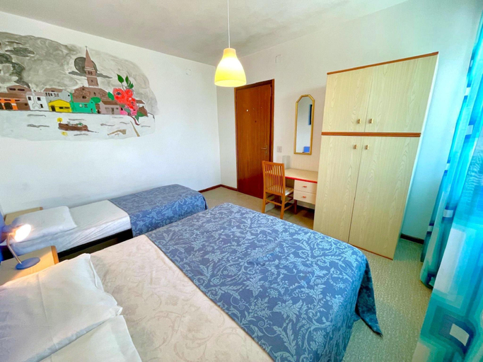 Bedroom 2, Stunning Beach Apartment in Caorle, Venezia