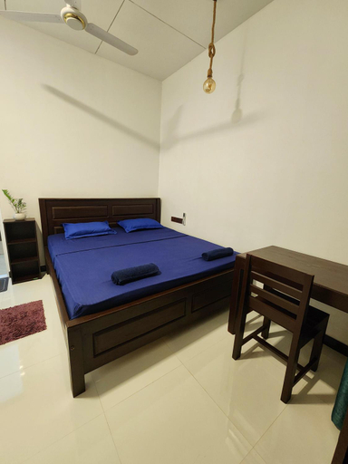 Bedroom 5, La Breeze, Pothuvil
