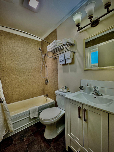 Bathroom 4, Caravel Motel, Division No. 8