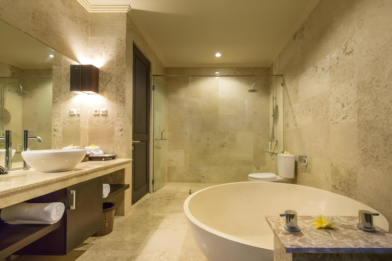 Bathroom 3, Tranquil Traditional-designed 2BR Villa in Uluwatu, Badung