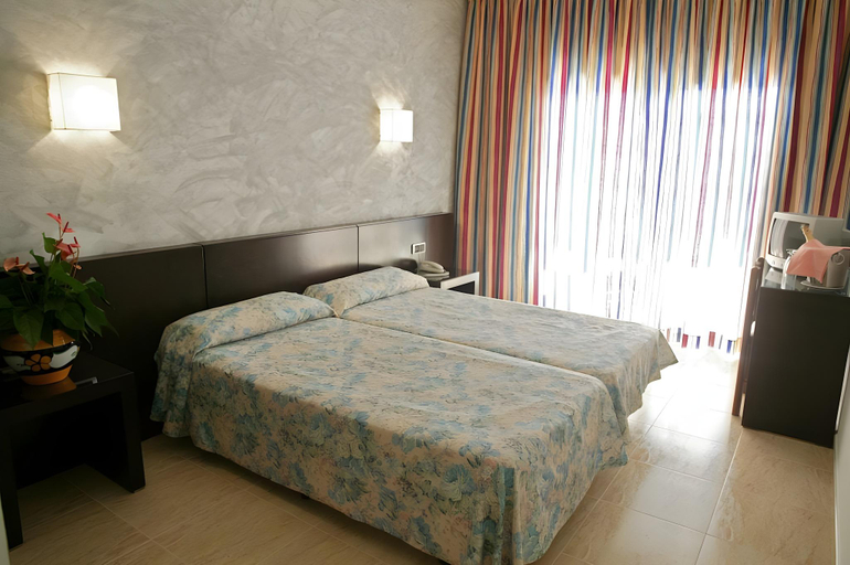Bedroom 3, Hotel H TOP Palm Beach and SPA, Girona