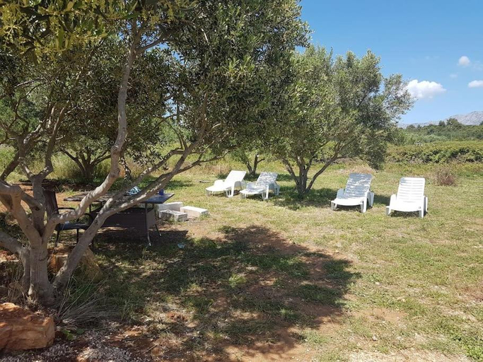 Others 5, Villa Sucuraj, Sućuraj
