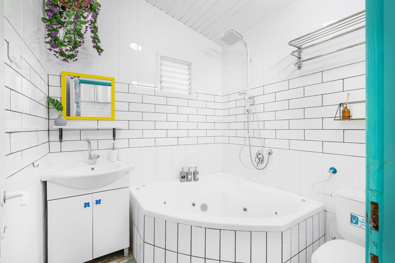 Bathroom 2, Dayos Unique Suites