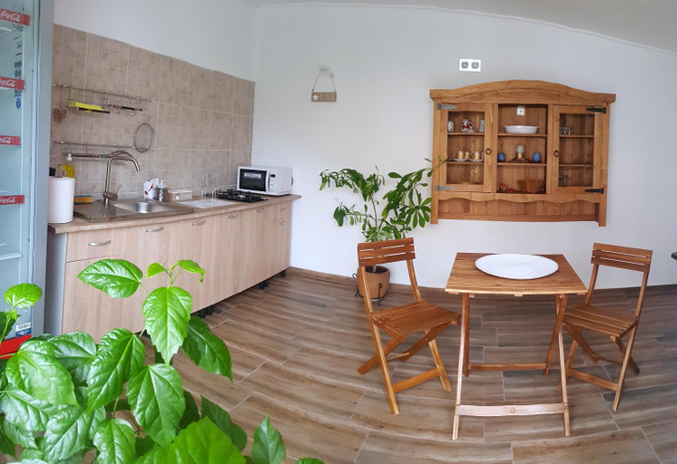 Others 5, Vila Blanca M6 Mamaia Nord, Navodari