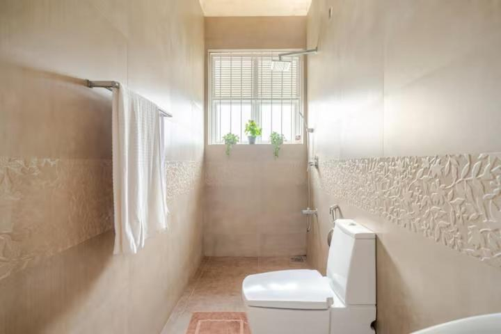 Bathroom 4, Spacious Eco Guest House Colombo, Kaduwela
