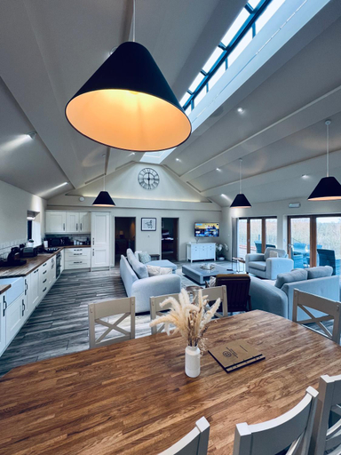 Food & Drinks, White House Lodges, Suffolk