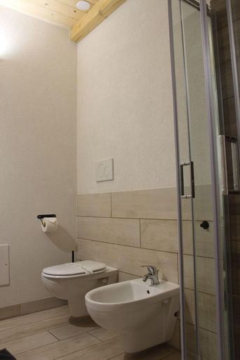 Bathroom 3, Ciatu Miu, Syracuse