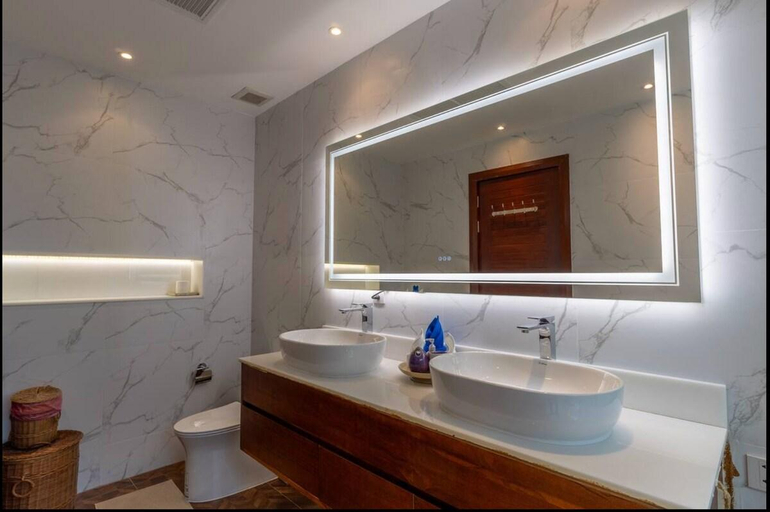 Bathroom 4, Beautiful 5BR Villa With Pool | Near bangtao beach, Pulau Phuket