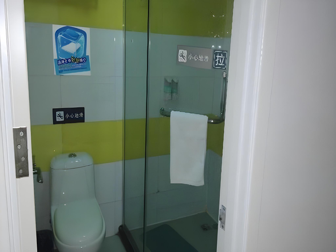Bathroom 4, 7 Days Inn Beijing West Passenger Station Maliandao, Beijing