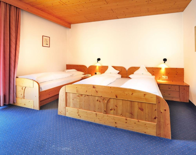 Bedroom 2, Hotel Dolomiten, Bolzano