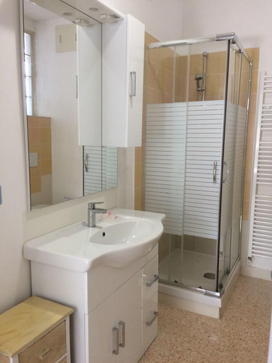 Bathroom 4, Joy Living, Verona