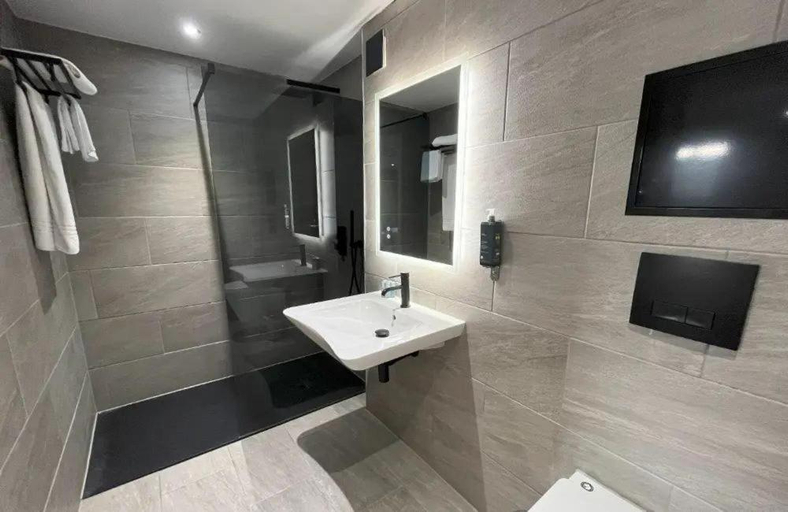 Bathroom, Lydiard park Hotel, Wiltshire