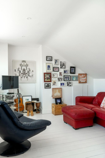 Others 4, Leaba B&B