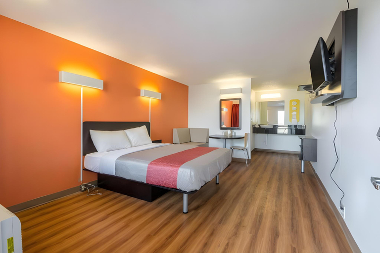 Bedroom 2, Hotel 465 By Regency, Indianapolis