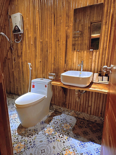 Bathroom 3, Waikiki Lagi Beach , La Gi