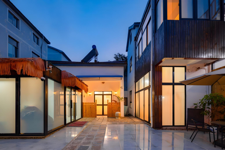 Exterior & Views