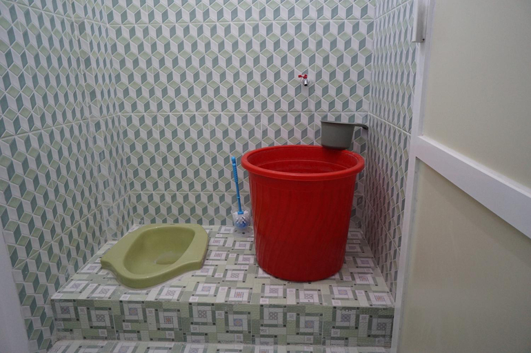 Bathroom, SPOT ON 93786 Kost Alamku Syariah, Jember