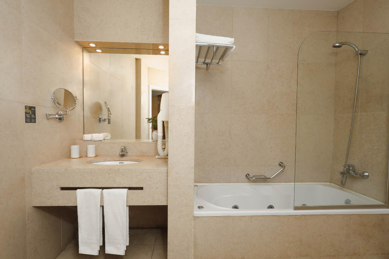 Bathroom 3, Hotel Palácio dos Melos, Viseu