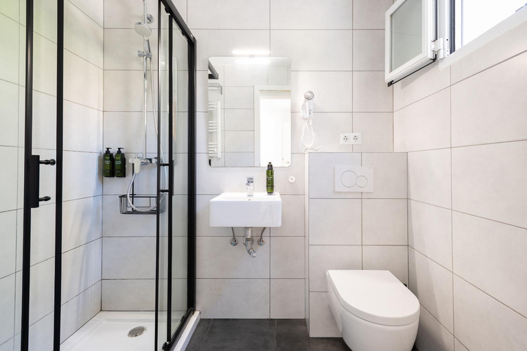 Bathroom 4, FLOR Amistad Hostal, Baleares