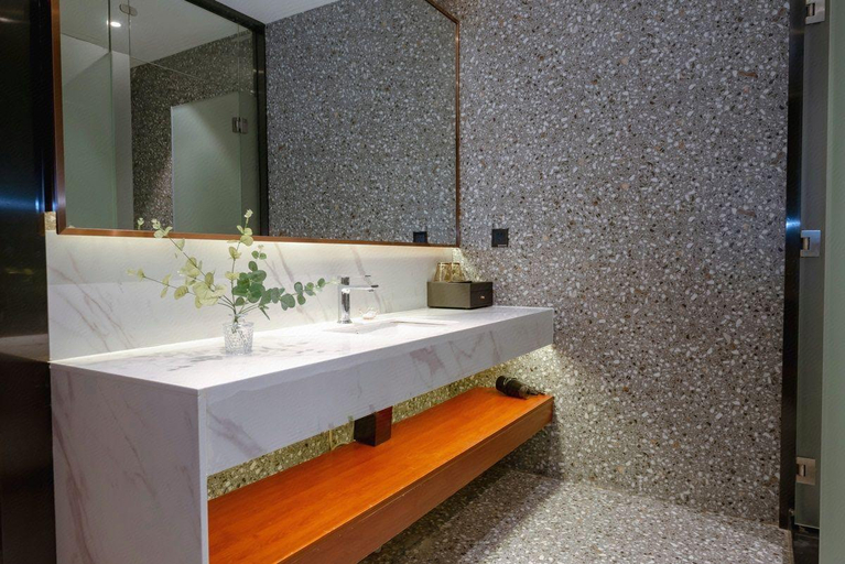 Bathroom 4, Zi Jing Hua Hotel, Nanning