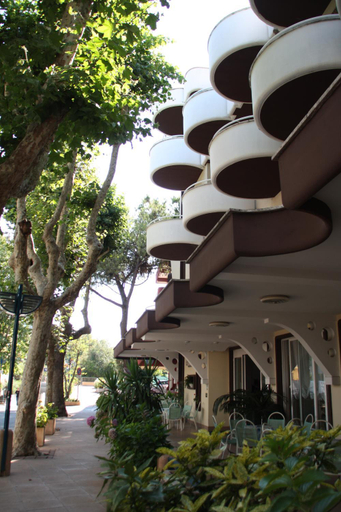 Others 5, Hotel Flora, Rimini