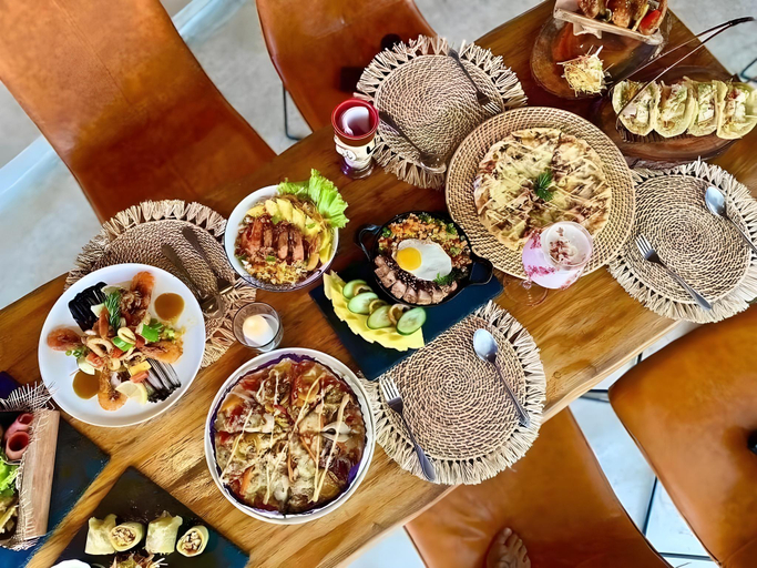 Food & Drinks 4, Bassanova villa room1(go 4pax), Panglao