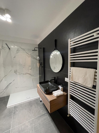 Bathroom 2, 7Suites, Florence