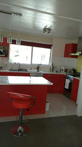 Others 5, Wendy's Holiday Home, Waitakere