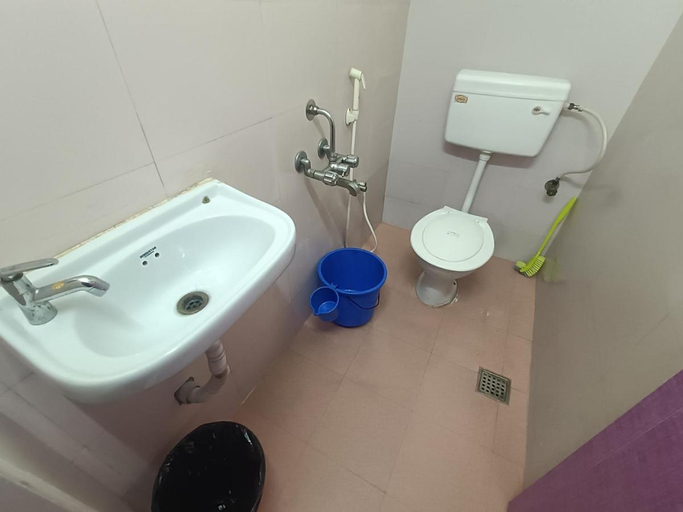 Bathroom 5, Trendz service apartments, Chennai