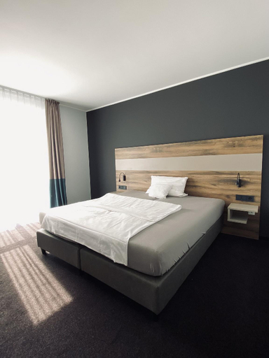 Bedroom 5, AiREA Hotel, Paderborn