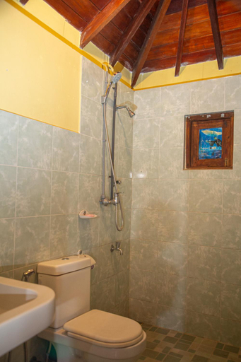Bathroom 5, Crystal White Villa, Hikkaduwa