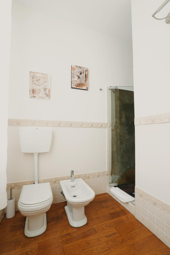Bathroom 4, Avanguardia Art Club, Ferrara