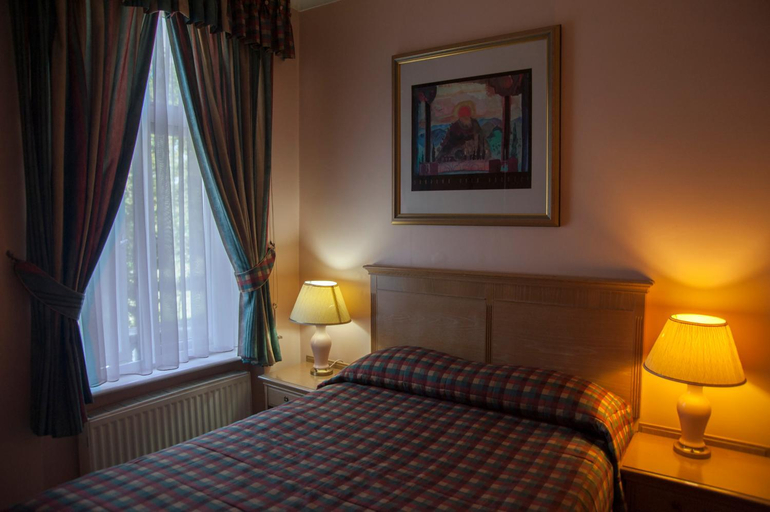Others 1, Her Majesty Hotel, London