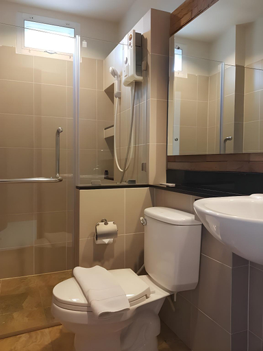 Bathroom, At Muangploy Resort, Bo Phloi
