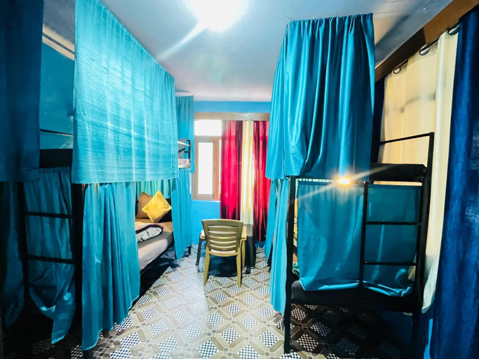 Bedroom 3, Non Stop Cafe Hostel & Stay, Kullu