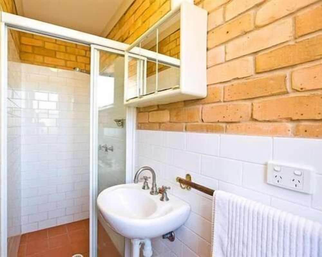 Bathroom 5, Hanbury Lodge , Newcastle - Inner City