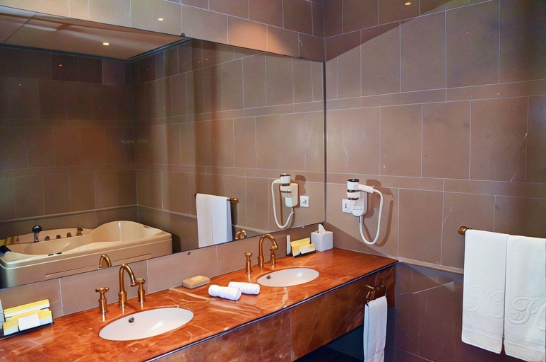 Bathroom, Peace Continental Hotel Malam Jabba, Malakand