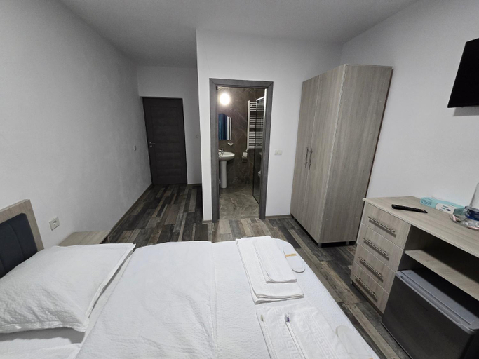 Others 5, Boutique Arena, Pitesti