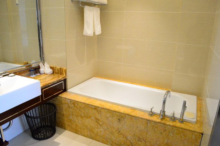 Bathroom 2, San Jiang International Hotel, Huangshi